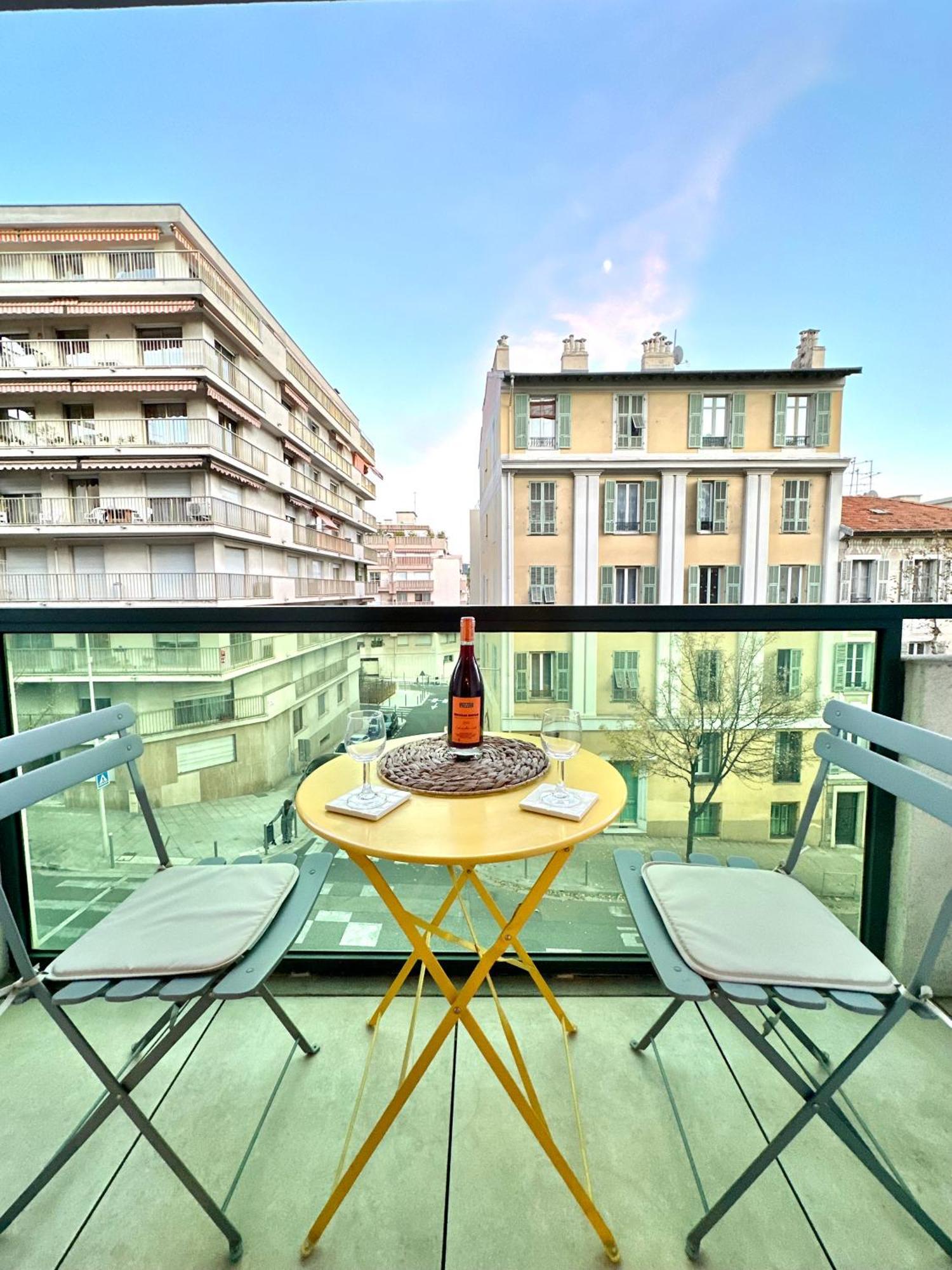 Appartement 600 M De La Promenade Des